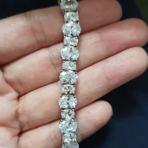 18ct Oval Cut Tennis Bracelet - Picture 8 of 11